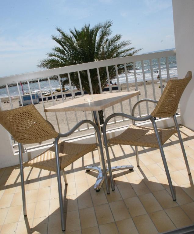 לה-גרו-דו-רואה Hotel Restaurant Splendid Camargue מראה חיצוני תמונה