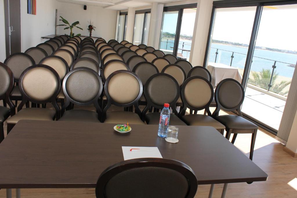 לה-גרו-דו-רואה Hotel Restaurant Splendid Camargue מראה חיצוני תמונה