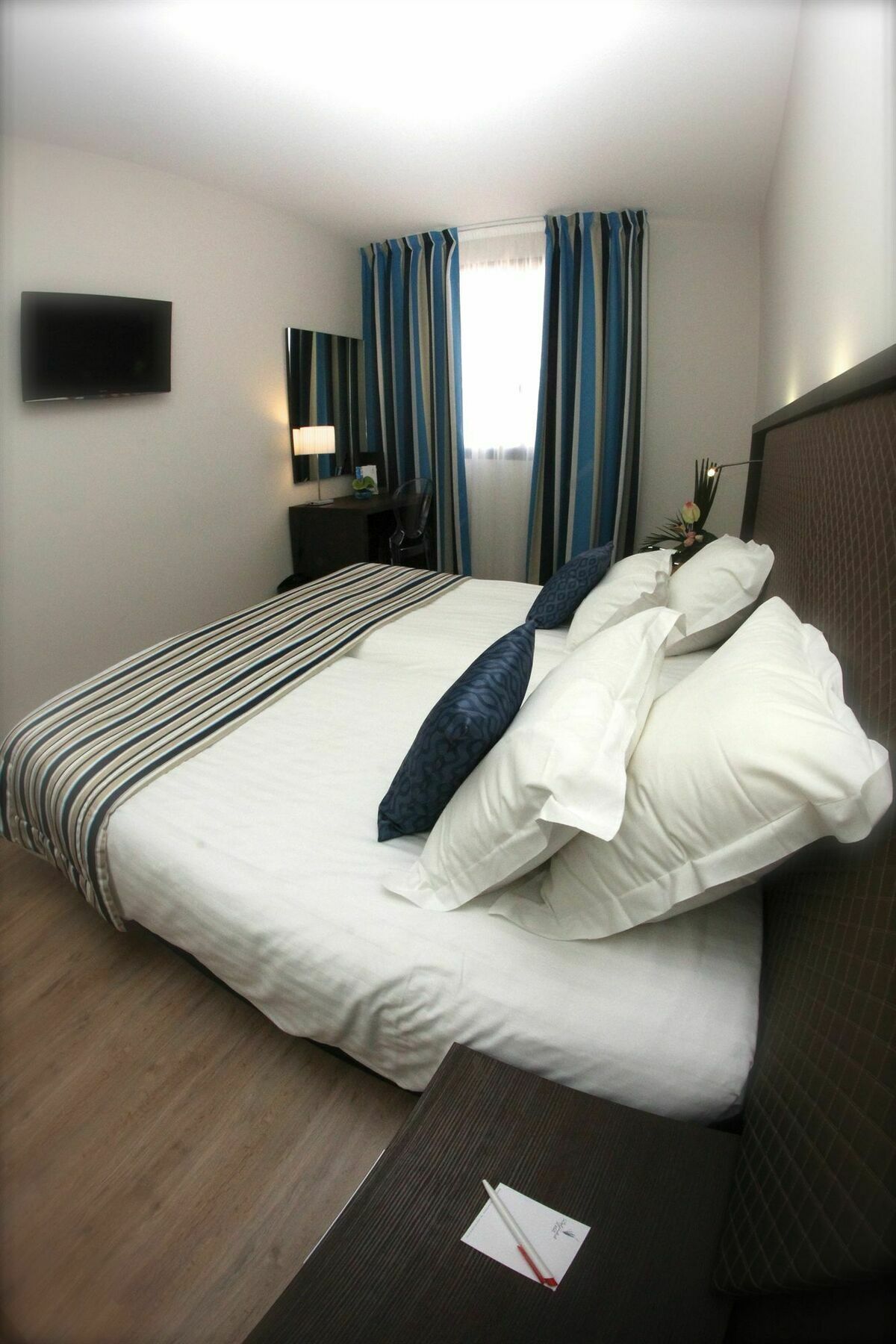 לה-גרו-דו-רואה Hotel Restaurant Splendid Camargue מראה חיצוני תמונה