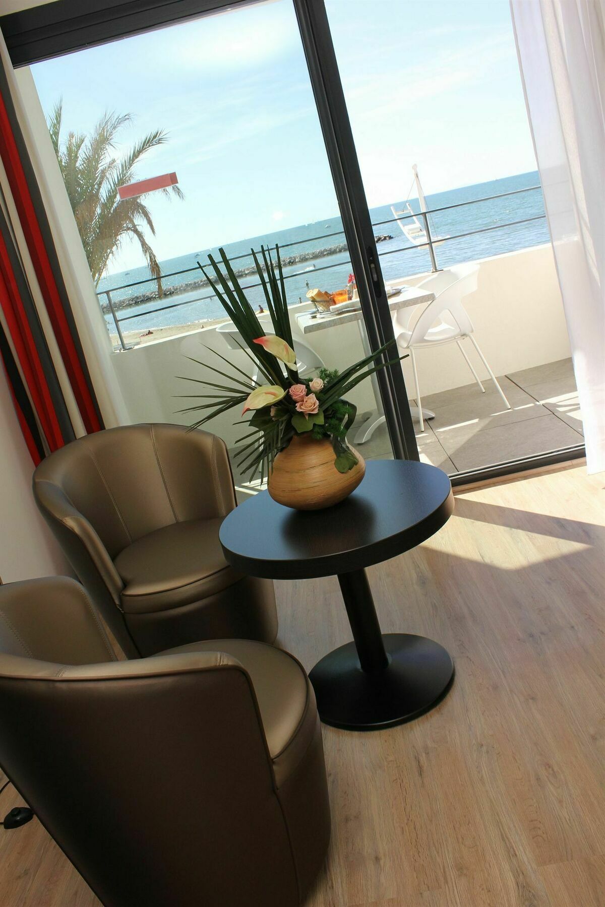 לה-גרו-דו-רואה Hotel Restaurant Splendid Camargue מראה חיצוני תמונה